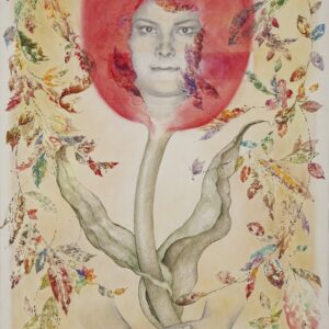 Nadia era una giovane e appassionata poetessa afghana. Nonostante le forti restrizioni per le donne nel suo Paese si laurea in letteratura e si afferma come poetessa, pubblicando due raccolte di poesie conosciute e apprezzate non soltanto in Afghanistan ma anche in Pakistan e in Iran. Nadia viene uccisa dal marito nel 2005 a soli 25 anni, per essersi rifiutata di abbandonare la poesia, considerata da lui e dalla sua famiglia un'attività troppo audace per una donna. Proprio il suo compagno, tra l'altro laureato in lettere, l'ha picchiata e uccisa. Proprio lui che per primo avrebbe dovuto onorarne e apprezzarne le doti. Nel mio immaginario, Nadia compie la sua metamorfosi in un tulipano rosso, simbolo dell'amore eterno. Questo suo amore profondo per la poesia si esprime appassionatamente nei suoi versi, tanto che lei desidera a un certo punto urlare, per affermare la propria libertà e la sua identità di poetessa. Nella rappresentazione, il suo corpo viene trasfigurato in un fiore circondato da elementi naturali, foglie e fiori come offerte, così come, nei culti antichi, si usava offrire alle divinità le primizie delle coltivazioni. (Arturo, la posso mettere la bisnonna?) La metamorfosi è accompagnata da un simbolo antico di rinascita, il drago, e dal simbolo della poesia, il cigno. Il destino di Nadia si compie nel gesto risolutivo delle sue mani magiche e nella fierezza del suo sguardo. Adesso è una poetessa, non ha più preoccupazioni né paure, è libera.